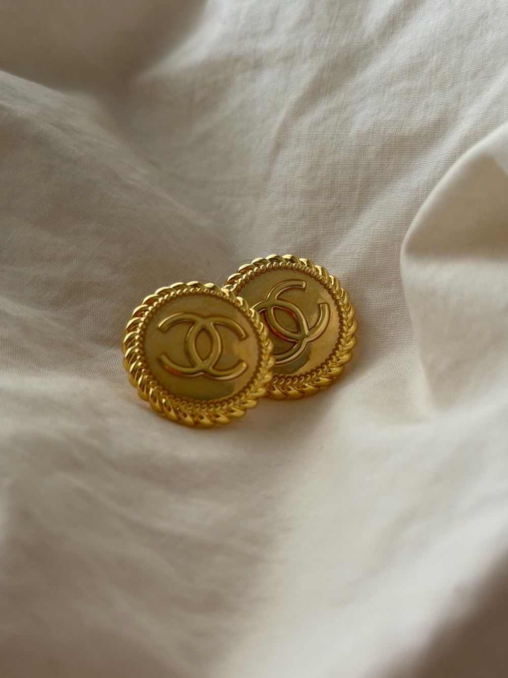 CHANEL Gold Interlocking CC Round Button Earrings - Picture 3 of 14